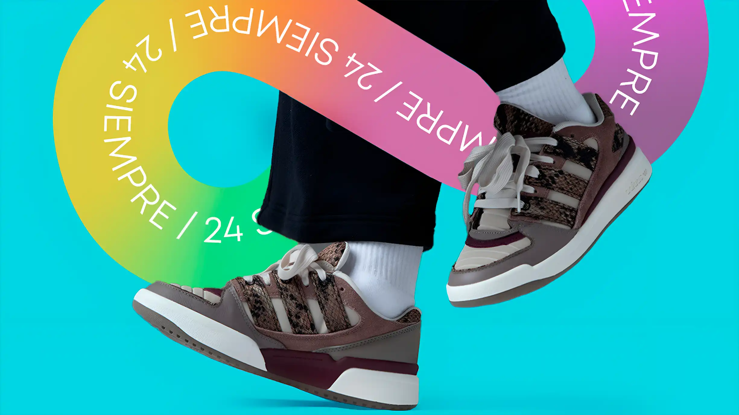 Collage de los cuatro sneakers clásicos en oferta por el Día del Sneaker en TAF: Adidas Superstar, Nike Cortez, Puma Speedcat y Vans Hylane, sobre un fondo urbano y dinámico.