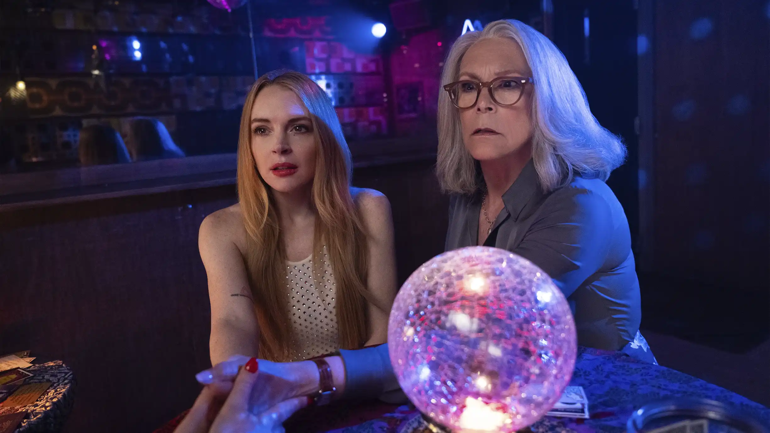 Jamie Lee Curtis y Lindsay Lohan en la alfombra roja de Otro Viernes de Locos en Parque Toreo, Ciudad de México.