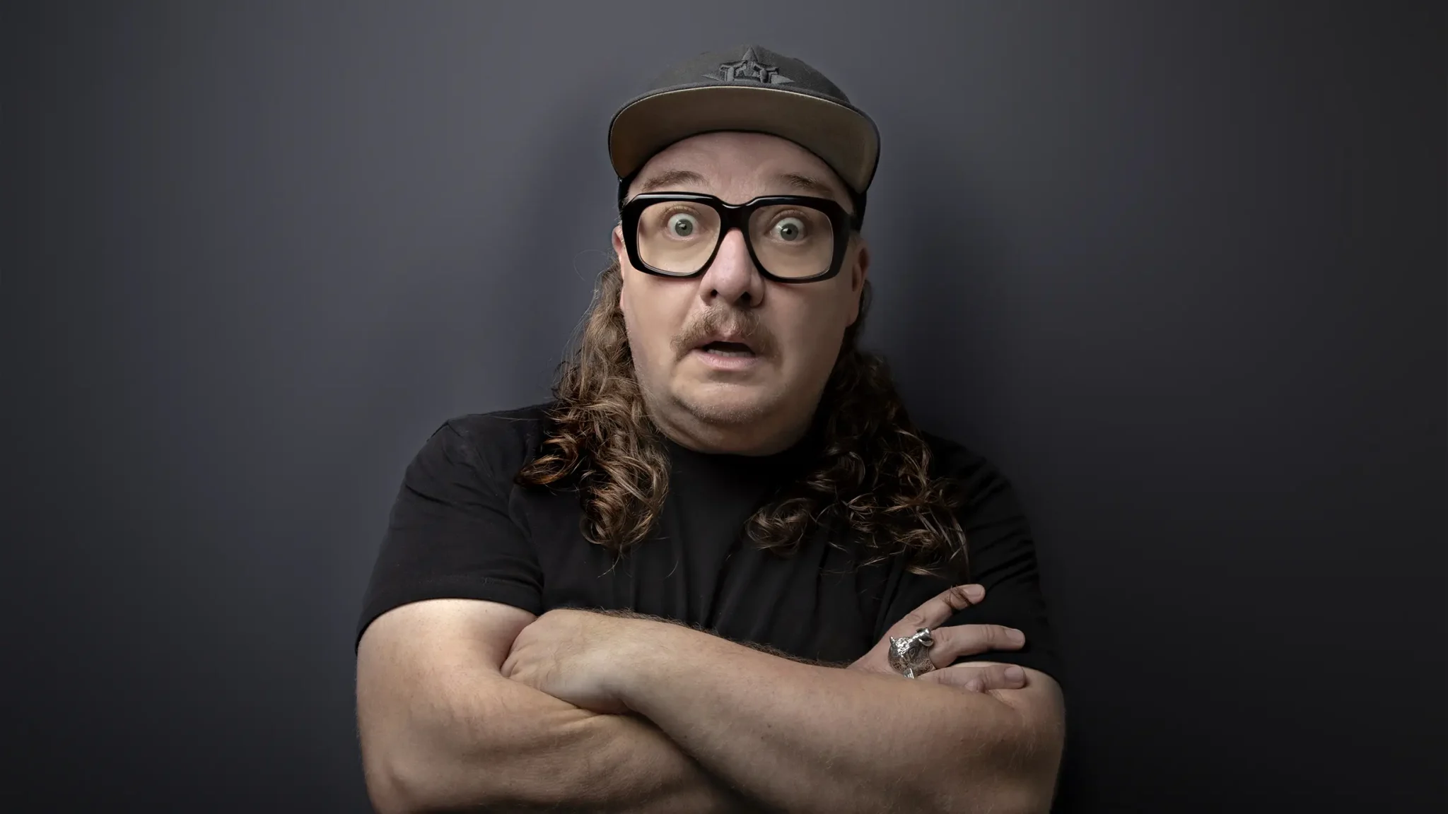 Zona Burgerlandia en Vive Latino 2026 con hamburguesas de autor y asistentes recorriendo el espacio gastronómico del festival en Ciudad de México