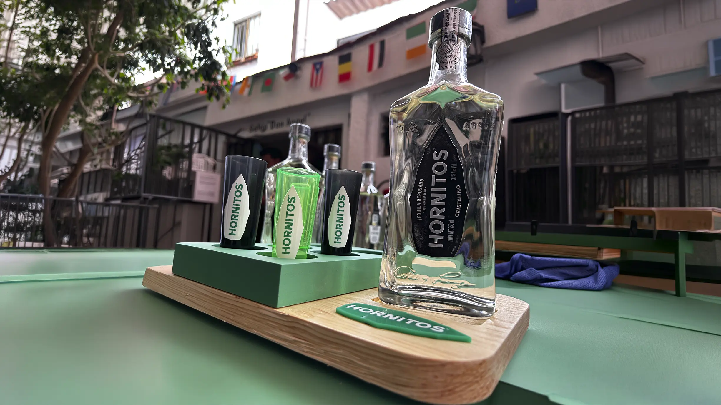 Cantinazos Hornitos en una cantina de la Ciudad de México